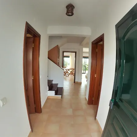Algarve 4 Bedroom Independent House In Nyaraló