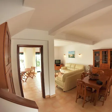 Algarve 4 Bedroom Independent House In Nyaraló