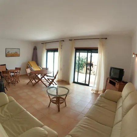 Algarve 4 Bedroom Independent House In Nyaraló Pêra