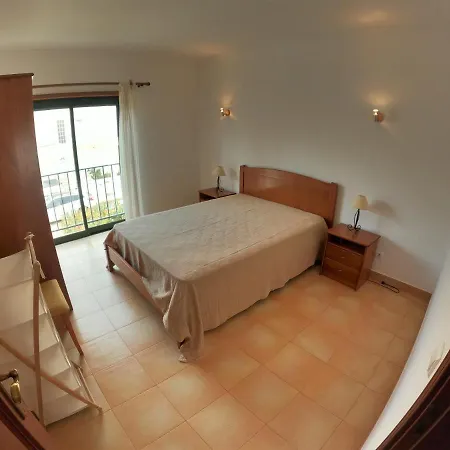 Algarve 4 Bedroom Independent House In Nyaraló Pêra