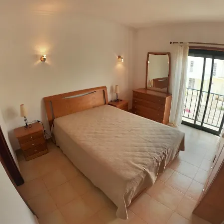 Algarve 4 Bedroom Independent House In Nyaraló