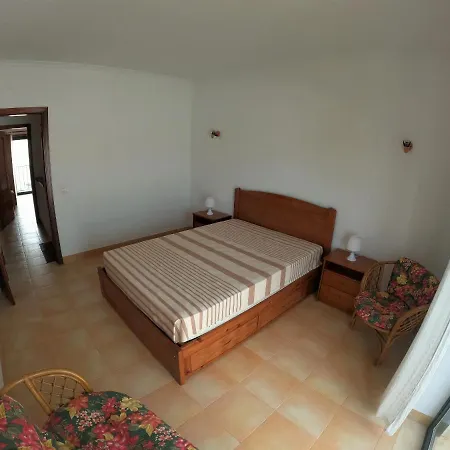 Algarve 4 Bedroom Independent House In Pêra