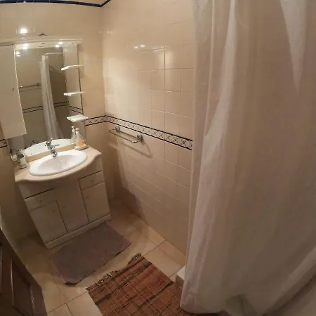 Algarve 4 Bedroom Independent House In Nyaraló Pêra