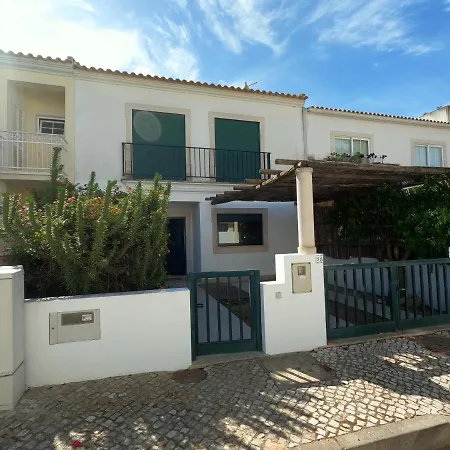 Algarve 4 Bedroom Independent House In Nyaraló Pêra