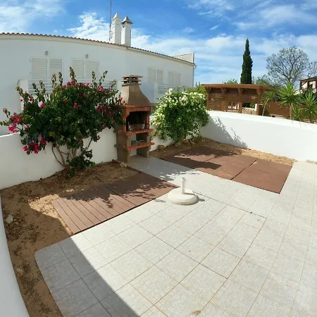 Algarve 4 Bedroom Independent House In Nyaraló *