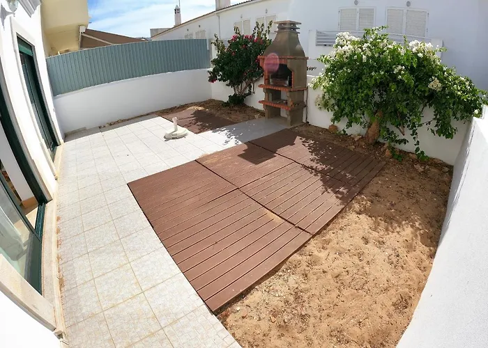 Algarve 4 Bedroom Independent House In Pêra