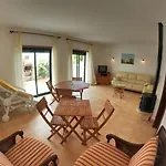 Nyaraló Algarve, 4 Bedrooms Independent House, Pêra