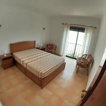 Algarve, 4 Bedrooms Independent House, Casa de Férias Pêra