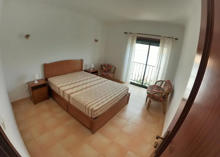 Algarve, 4 Bedrooms Independent House, Casa de Férias Pêra