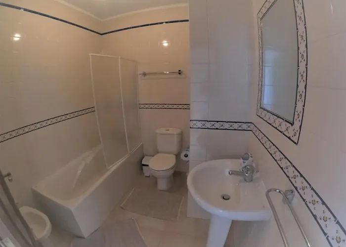 Algarve, 4 Bedrooms Independent House, Casa de Férias Pêra