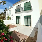 Algarve, 4 Bedrooms Independent House, בית נופש פרה